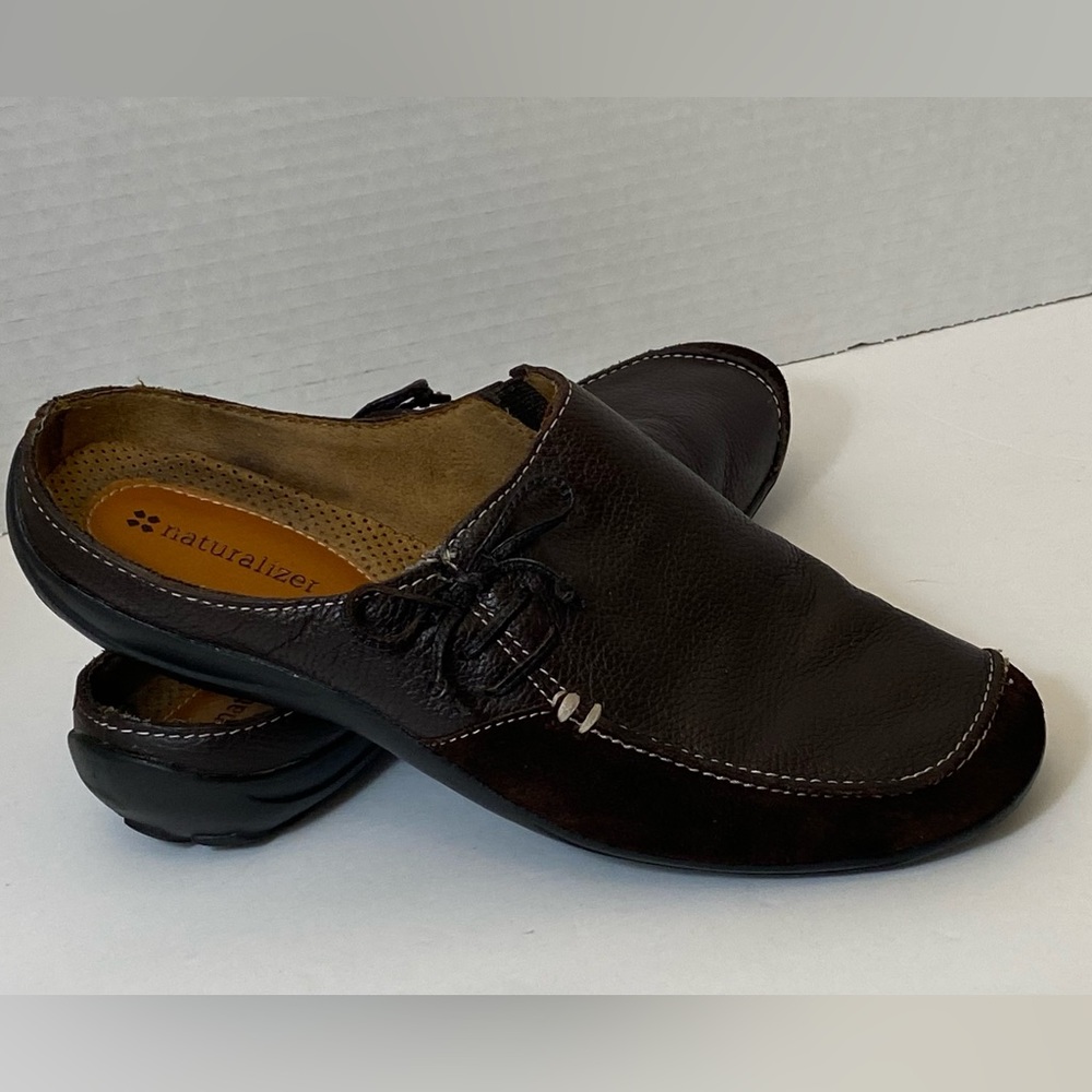 Naturalizer Pre-Owned Mules Camelot Brown Pebbled Leather Suede Side Bow Sz 7.5
